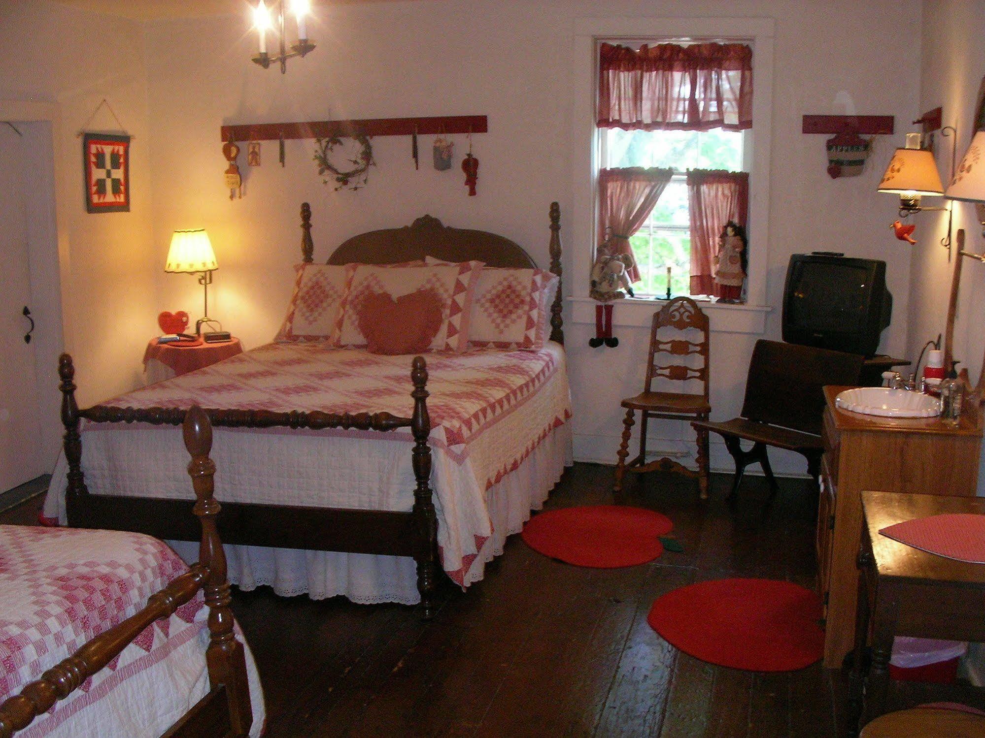 Bed and Breakfast The Pines Of Dresden Номер фото