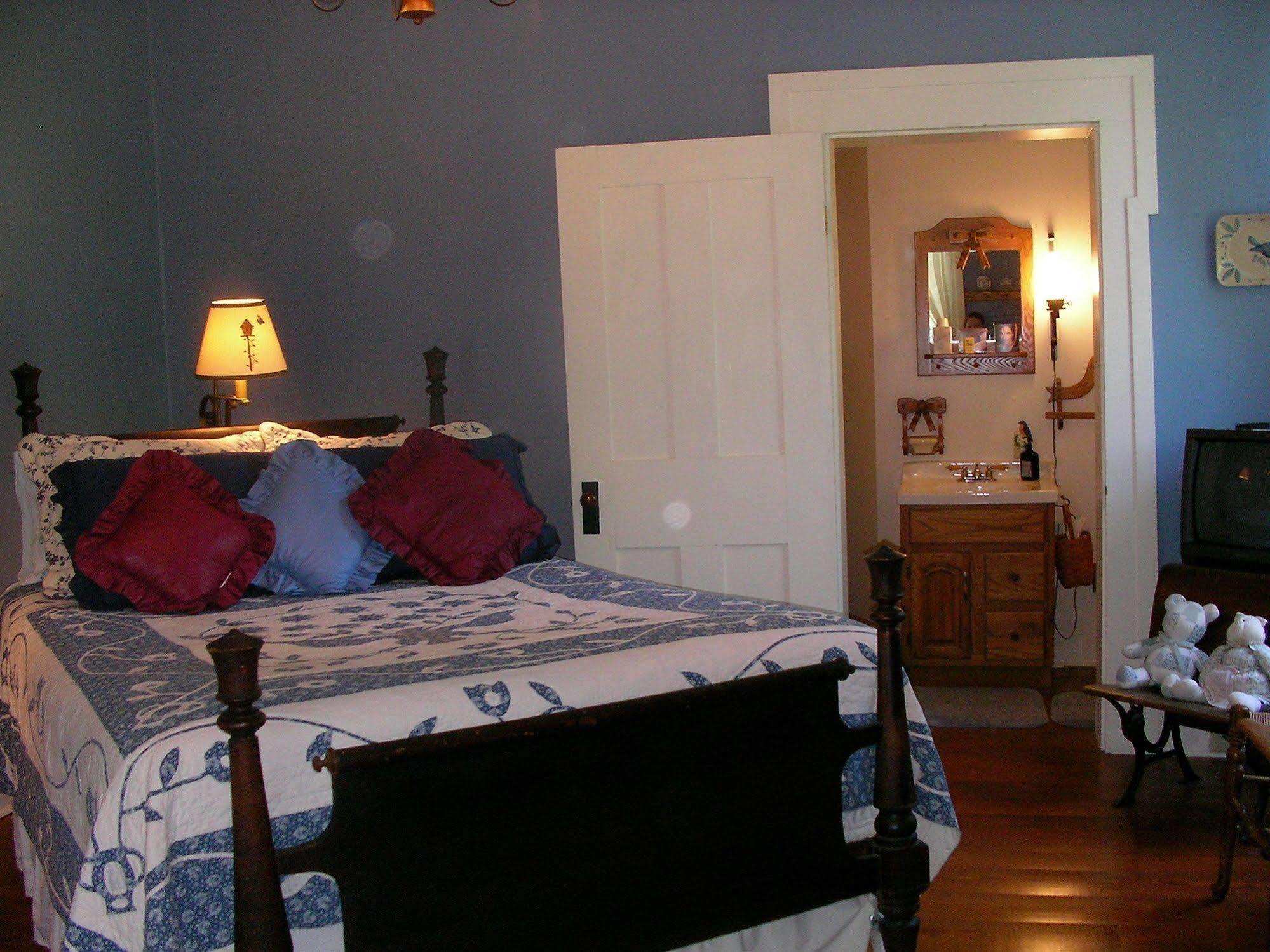 Bed and Breakfast The Pines Of Dresden Номер фото